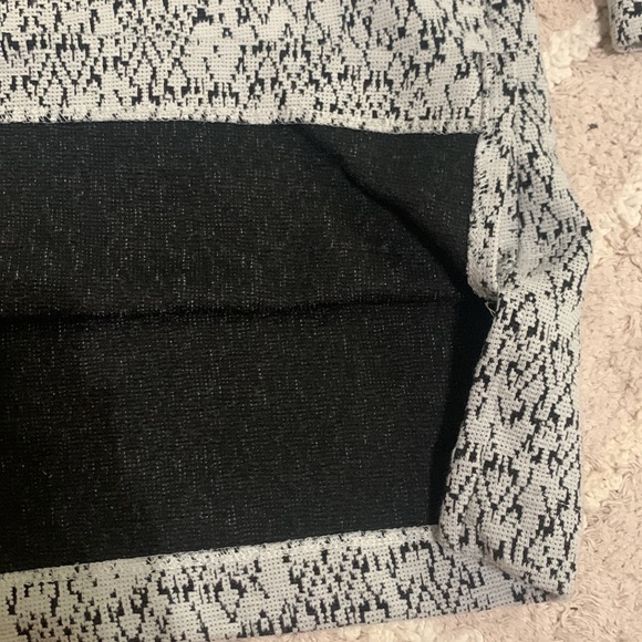 sweater - Picture 4 of 5